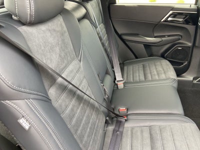 2026 Mitsubishi Outlander LE