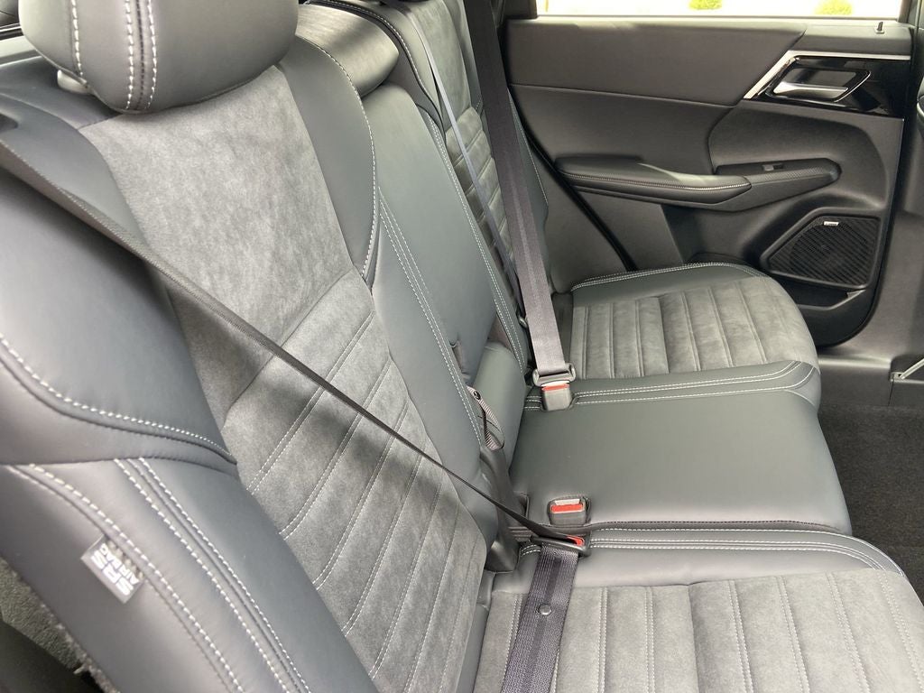 2026 Mitsubishi Outlander LE