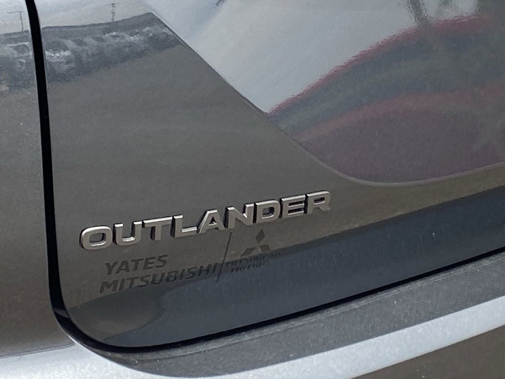 2026 Mitsubishi Outlander LE