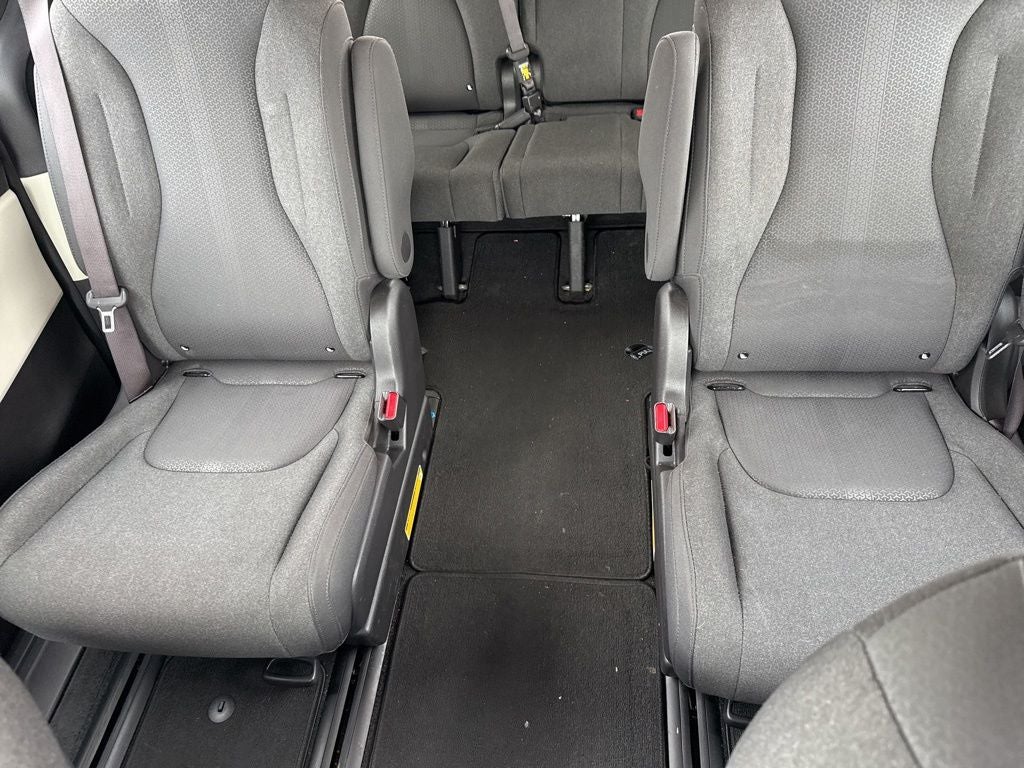 2023 Kia Carnival LX