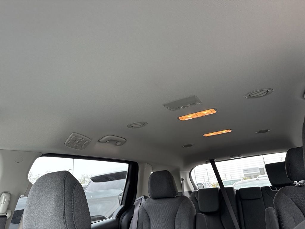 2023 Kia Carnival LX