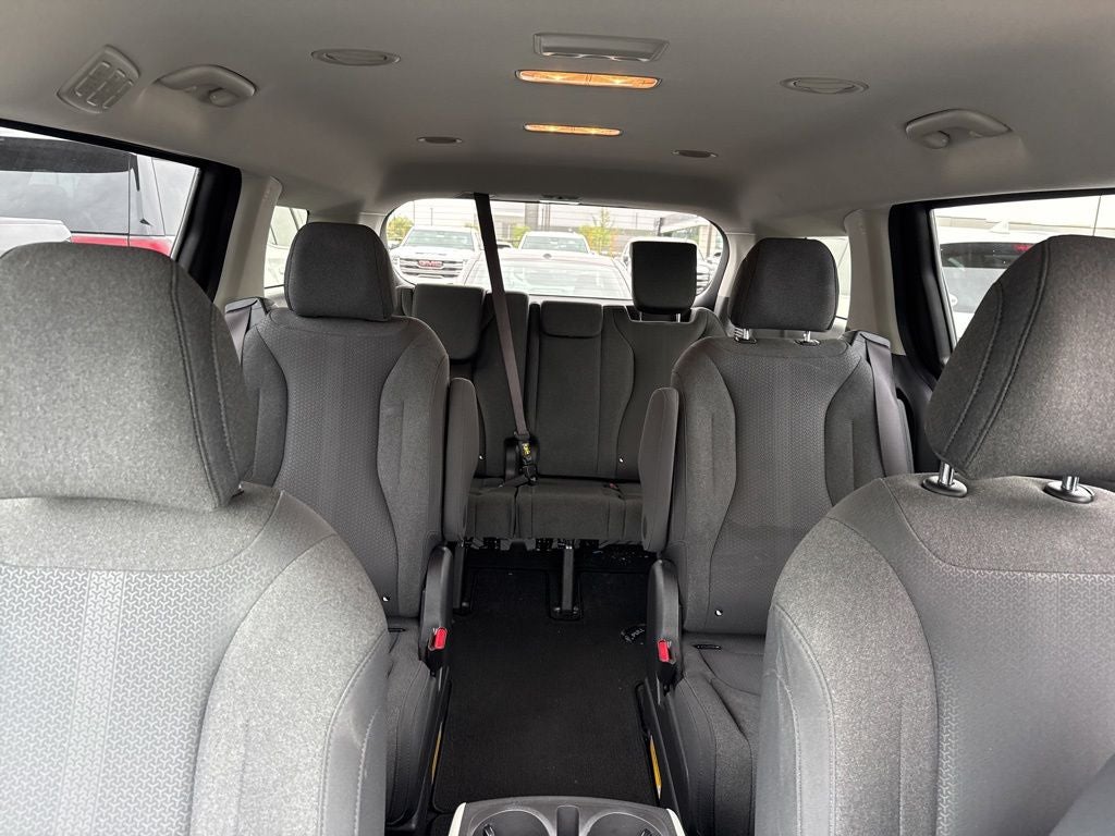 2023 Kia Carnival LX