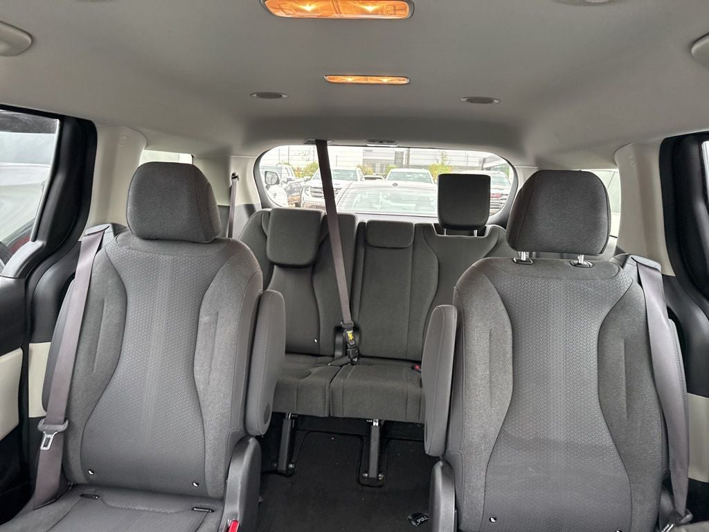 2023 Kia Carnival LX