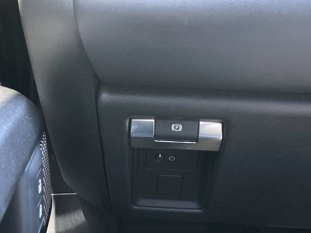 2023 Land Rover Defender 110 V8