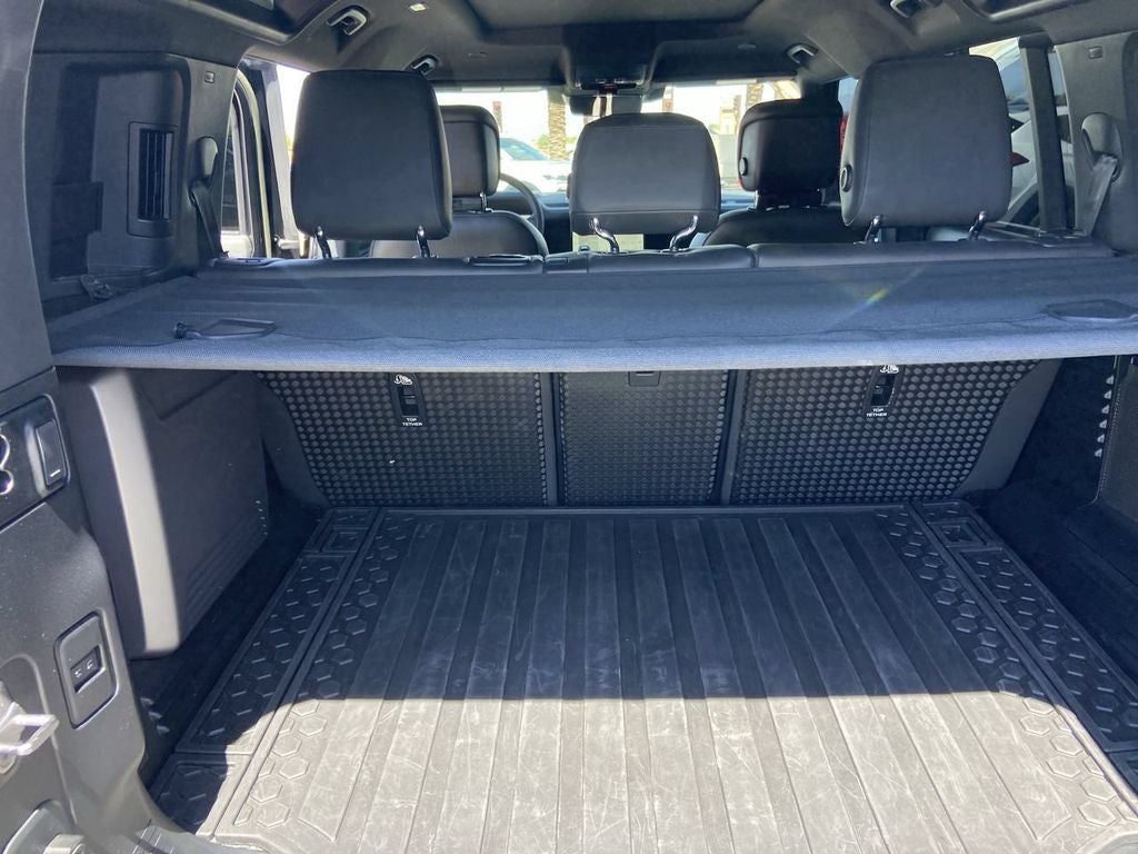 2023 Land Rover Defender 110 V8