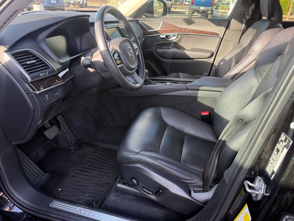 2019 Volvo XC90 T6 Momentum